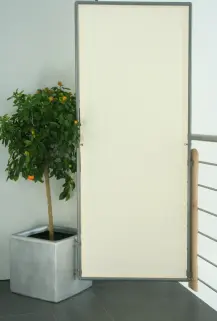 Befestigung Paravent an Balkongeländer mit Wand-Clip und Schraubhaken