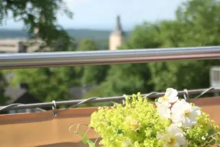 Beispiel für die Befestigung Balkonsichtschutz