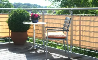 Dachterrasse mit Balkonblende als Sichtschut