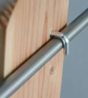 Schraubanker M6 an Geländer oben mit Holzbrett - super stabil