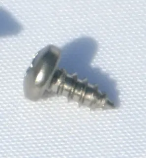 Edelstahlschraube mit Holzgewinde und einem schönen PanHead-Kopf