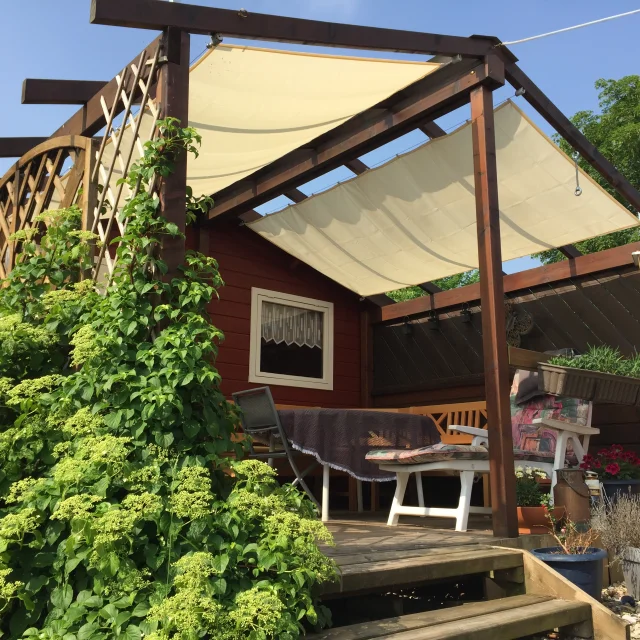 Sonnensegel 270 x 140 cm - Farbe elfenbein- Inklusive 20 Spezial-Laufhaken