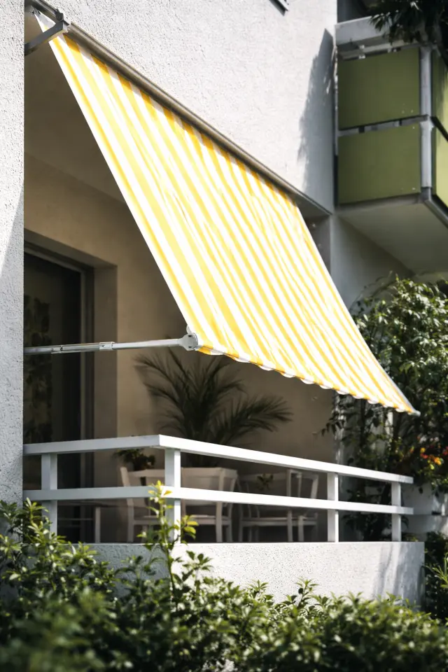 Sonnenschutz für Balkone mit Handlauf und Decke