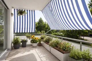 Balkon Sichtschutz mit Faltsonnensegeln