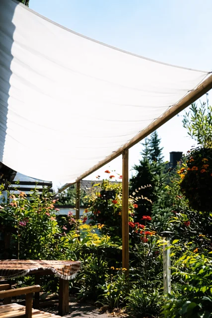 Sonnensegel 420 x 140 cm,  weiß - mit 34 Spezial-Laufhaken