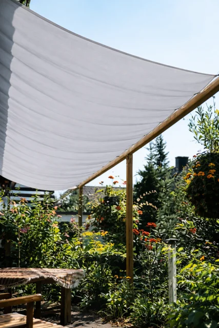 Sonnensegel 420 x 140 cm, grau mit 34 Spezial-Laufhaken