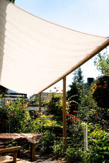 Sonnensegel 420 x 140 cm, elfenbein mit 34 Spezial-Laufhaken