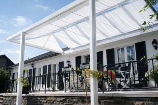 Sonnensegel 330 x 140 cm - Farbe weiß - mit 26x Spezial-Laufhaken